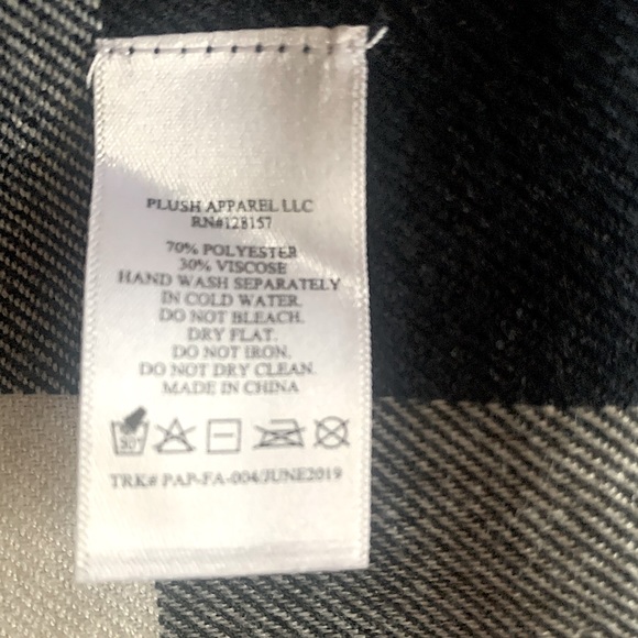 2 Large Scarves. Navy, Black, Cream. Pink Brown Cream.  See pictures for details - Picture 6 of 9